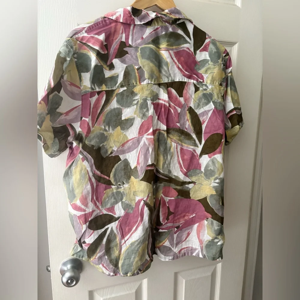 Tahari linen floral button down short sleeve top plus size 1X - Picture 2 of 9